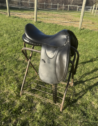 Tack ID: 570491 Toulouse Aachen Pro Dressage Saddle, 18, Adjustable - PhotoID: 155627 - Expires 27-Oct-2026 Days Left: 174