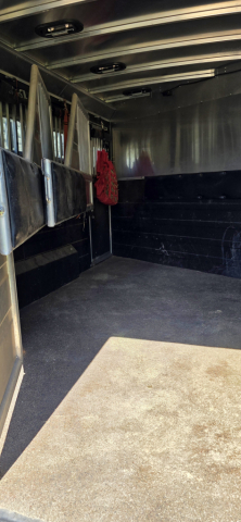 Tack ID: 570493 2015 Logan Coach  Riot/Weekender 3 horse Slant - PhotoID: 155633 - Expires 29-Jul-2026 Days Left: 84
