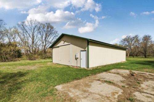 Tack ID: 570512 4 br 2 ba 2,590 sq ft on 5.42 acres with Pole Barn - PhotoID: 155639 - Expires 02-Aug-2026 Days Left: 88