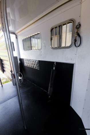 Tack ID: 570514 2008 Featherlite Medalist Horse Trailer - PhotoID: 155649 - Expires 04-Aug-2026 Days Left: 77