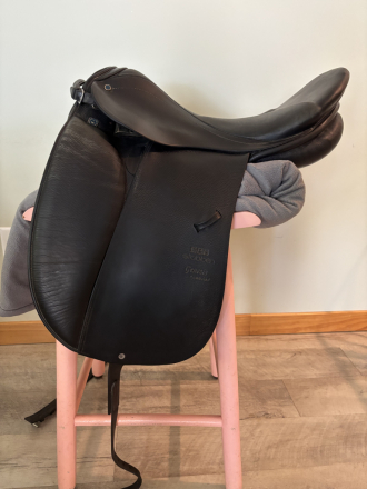 Tack ID: 570545 Stubben Genesis Special Dressage Saddle - PhotoID: 155663 - Expires 16-Aug-2026 Days Left: 84