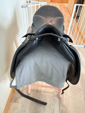 Tack ID: 570545 Stubben Genesis Special Dressage Saddle w/Biomex Seat - PhotoID: 155665 - Expires 12-Feb-2027 Days Left: 186