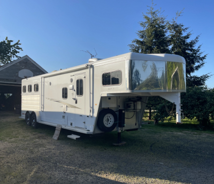 Tack ID: 570557 2018 Trails West Sierra 3 horse - PhotoID: 155679 - Expires 23-Aug-2026 Days Left: 72