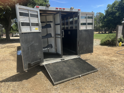 Tack ID: 570560 3 horse trailer w/ living quarters - PhotoID: 155684 - Expires 21-Nov-2026 Days Left: 179