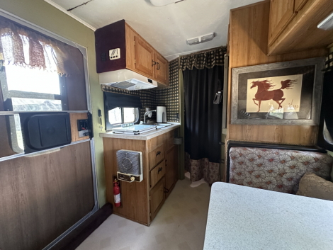 Tack ID: 570560 3 horse trailer w/ living quarters - PhotoID: 155685 - Expires 21-Nov-2026 Days Left: 179
