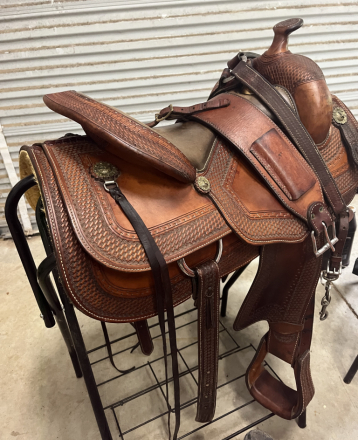 Tack ID: 570570 Multiple saddles - PhotoID: 155721 - Expires 30-Aug-2026 Days Left: 80
