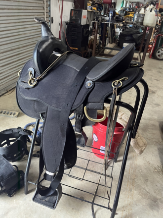 Tack ID: 570570 Multiple saddles - PhotoID: 155723 - Expires 30-Aug-2026 Days Left: 80