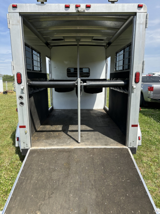 Tack ID: 570594 2004 Sundowner Sunlite 777 2-Horse extra high w/tack room - PhotoID: 155731 - Expires 10-Sep-2026 Days Left: 82