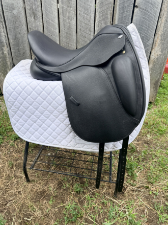 Tack ID: 570598 Ryder Dressage Saddle 18 Excellent Condition Deep Seat - PhotoID: 155738 - Expires 14-Sep-2026 Days Left: 86