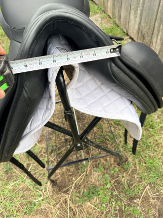 Tack ID: 570598 Ryder Dressage Saddle 18 Excellent Condition Deep Seat - PhotoID: 155741 - Expires 14-Sep-2026 Days Left: 86