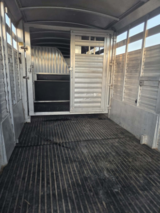 Tack ID: 570605 4 Star Stock trailer - PhotoID: 155747 - Expires 16-Sep-2026 Days Left: 88