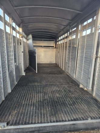 Tack ID: 570605 4 Star Stock trailer - PhotoID: 155748 - Expires 16-Sep-2026 Days Left: 88