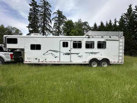 Tack ID: 570608 2005 LOGAN COACH 3 HORSE GN - PhotoID: 155764 - Expires 18-Dec-2026 Days Left: 155