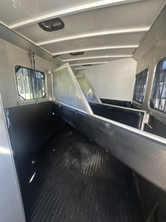 Tack ID: 570608 2005 LOGAN COACH 3 HORSE GN - PhotoID: 155766 - Expires 18-Dec-2026 Days Left: 155