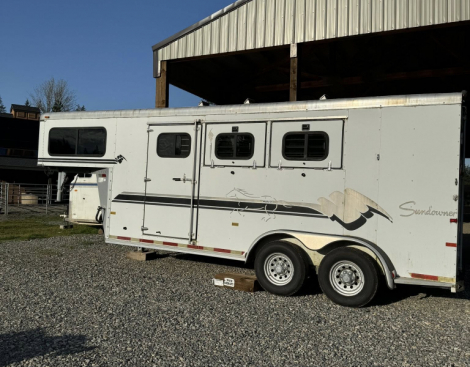 Tack ID: 570611 1999 Sundowner ValueLite GN 3 Horse Slant Horse Trailer - PhotoID: 155755 - Expires 19-Sep-2026 Days Left: 90