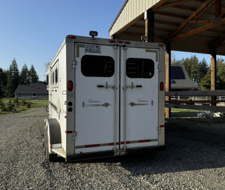 Tack ID: 570611 1999 Sundowner ValueLite GN 3 Horse Slant Horse Trailer - PhotoID: 155758 - Expires 19-Sep-2026 Days Left: 90