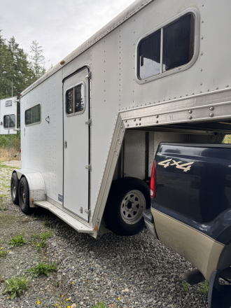 Tack ID: 570612 1999 Featherlite 2H GN Warmblood Size Horse Trailer - PhotoID: 155760 - Expires 19-Sep-2026 Days Left: 90