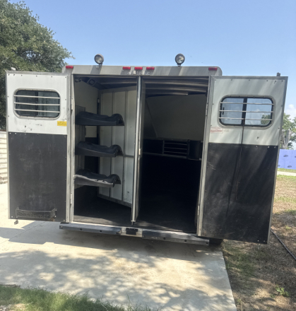 Tack ID: 570618 2 horse slant trailer aluminum - PhotoID: 155778 - Expires 21-Sep-2026 Days Left: 89