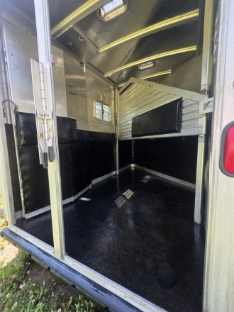 Tack ID: 570632 1995 aluminum featherlite 2 horse - PhotoID: 155793 - Expires 01-Oct-2026 Days Left: 77