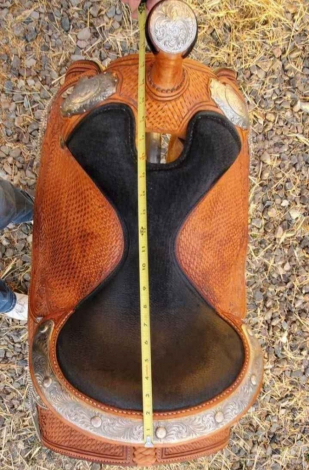 Tack ID: 570634 16 in FQHB Dale Chaves Show Saddle - PhotoID: 155785 - Expires 30-Sep-2026 Days Left: 90