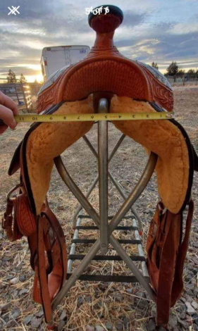 Tack ID: 570634 16 in FQHB Dale Chaves Show Saddle - PhotoID: 155786 - Expires 30-Sep-2026 Days Left: 90