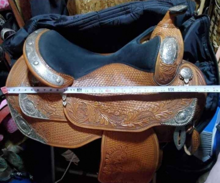Tack ID: 570634 16 in FQHB Dale Chaves Show Saddle - PhotoID: 155787 - Expires 30-Sep-2026 Days Left: 90