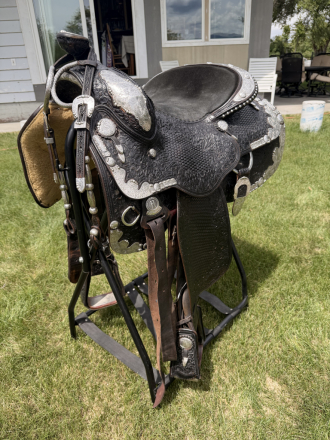 Tack ID: 570664 Beautiful 16inch Harris saddle and bridle set - PhotoID: 155808 - Expires 15-Oct-2026 Days Left: 81