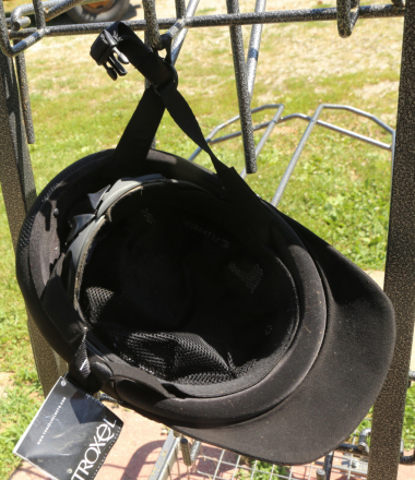 Tack ID: 570669 RIDING SHOW HELMET. - PhotoID: 155832 - Expires 17-Oct-2026 Days Left: 88
