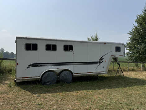 Tack ID: 570674 2001 EXISS SS/300 3 horse gooseneck trailer - PhotoID: 155833 - Expires 18-Oct-2026 Days Left: 83