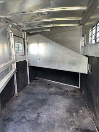 Tack ID: 570674 2001 EXISS SS/300 3 horse gooseneck trailer - PhotoID: 155836 - Expires 18-Oct-2026 Days Left: 83