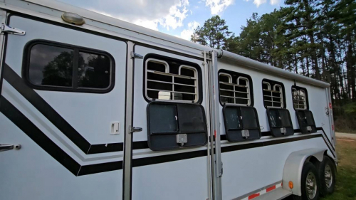 Tack ID: 570682 Dream Coach 2000 4H Slant Aluminum Trailer. Title in hand. - PhotoID: 155837 - Expires 19-Oct-2026 Days Left: 81