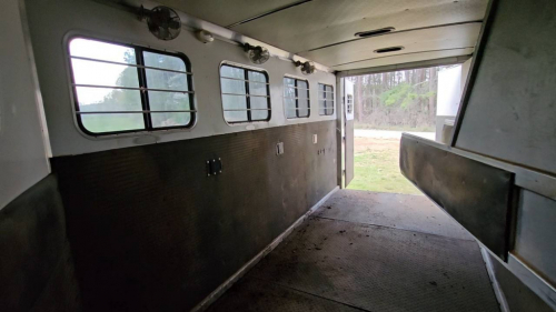 Tack ID: 570682 Dream Coach 2000 4H Slant Aluminum Trailer. Title in hand. - PhotoID: 155839 - Expires 19-Oct-2026 Days Left: 81
