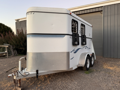 Tack ID: 570686 Circle J Two Horse Perfect Run Around Trailer - PhotoID: 155852 - Expires 26-Oct-2026 Days Left: 85