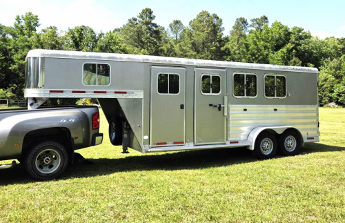 Tack ID: 570779 3 horse slant electric gooseneck w/dressing room - PhotoID: 155948 - Expires 06-Mar-2027 Days Left: 175