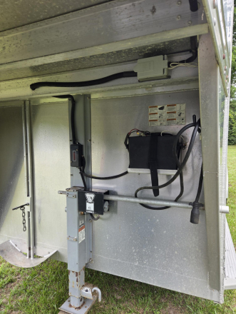 Tack ID: 570779 3 horse slant electric gooseneck w/dressing room - PhotoID: 155949 - Expires 06-Mar-2027 Days Left: 175