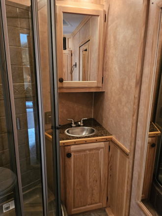 Tack ID: 570788 2011 Platium Coach - PhotoID: 155980 - Expires 14-Dec-2026 Days Left: 86