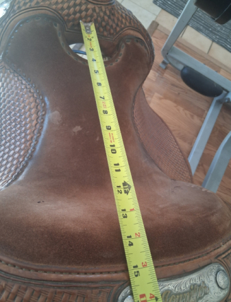 Tack ID: 570793 Broken Horn, show saddle with silver 15 in - PhotoID: 155994 - Expires 16-Dec-2026 Days Left: 88
