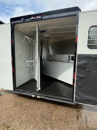Tack ID: 570795 2018 Hawk two horse slant gooseneck - PhotoID: 155998 - Expires 16-Dec-2026 Days Left: 71