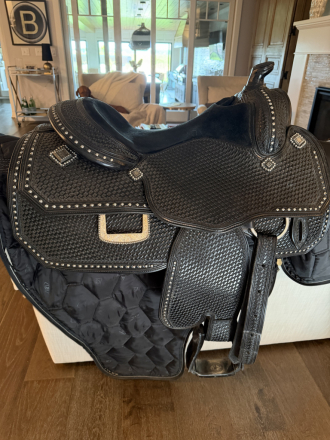 Tack ID: 570802 Sterling Custom Show Saddle - PhotoID: 156005 - Expires 18-Dec-2026 Days Left: 68