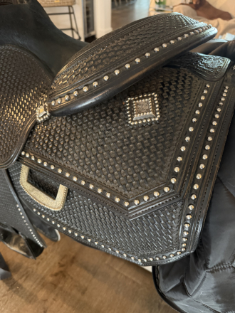 Tack ID: 570802 Sterling Custom Show Saddle - PhotoID: 156006 - Expires 18-Dec-2026 Days Left: 68