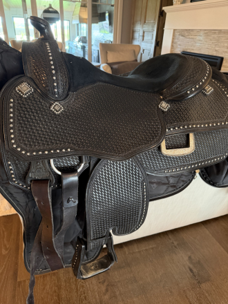Tack ID: 570802 Sterling Custom Show Saddle - PhotoID: 156007 - Expires 18-Dec-2026 Days Left: 68