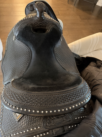 Tack ID: 570802 Sterling Custom Show Saddle - PhotoID: 156008 - Expires 18-Dec-2026 Days Left: 68