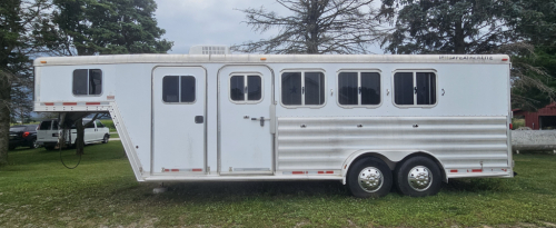 Tack ID: 570803 Clean 2007 Featherlite 4 horse slant load weekender - PhotoID: 156009 - Expires 18-Dec-2026 Days Left: 73
