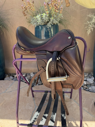 Tack ID: 570814 Hard-to-find Black Country Equinox Endurance Saddle: 17.5 - PhotoID: 156021 - Expires 22-Dec-2026 Days Left: 89